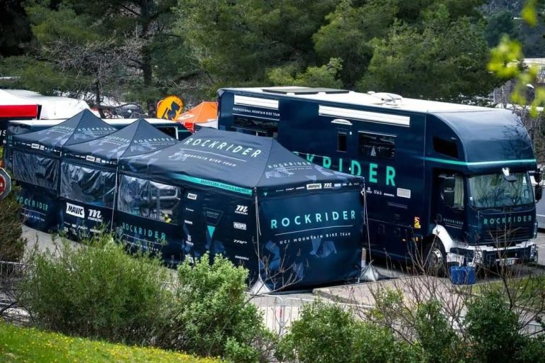 tentes paddock du team Rockrider