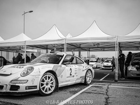 Tentes de vérification du rallye de Haute Provence