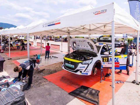 Tentes paddocks de la Stellantis Motorsport Rally Cup