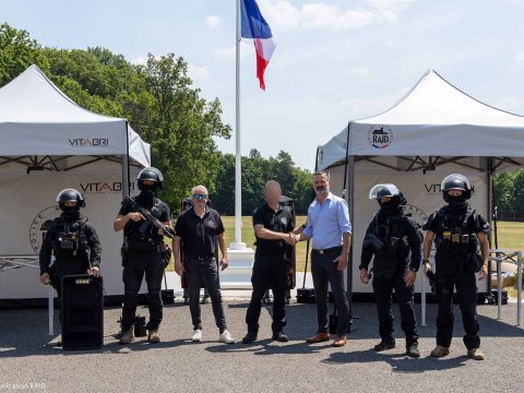 Tentes pliantes du RAID Police Nationale