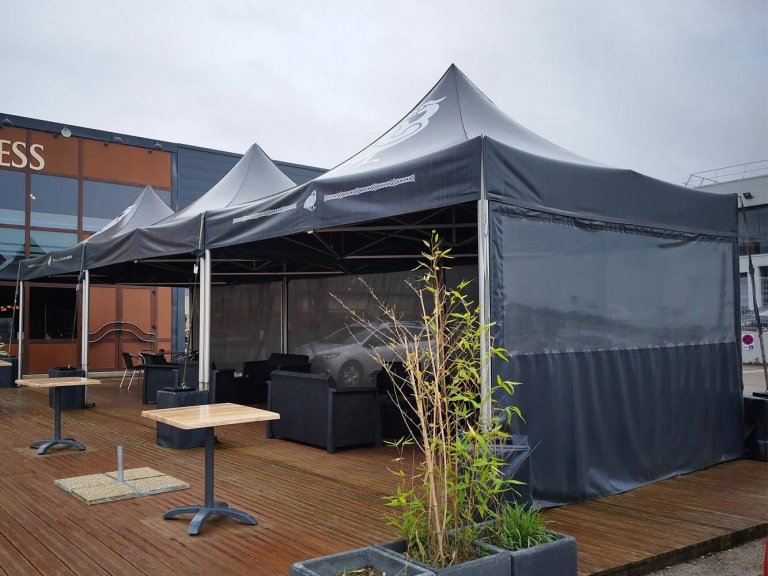 Tonnelle aluminium pour restaurant